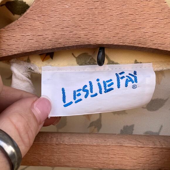 Vintage Leslie Fay floral feather leaf yellow belted dress - Picture 3 of 7